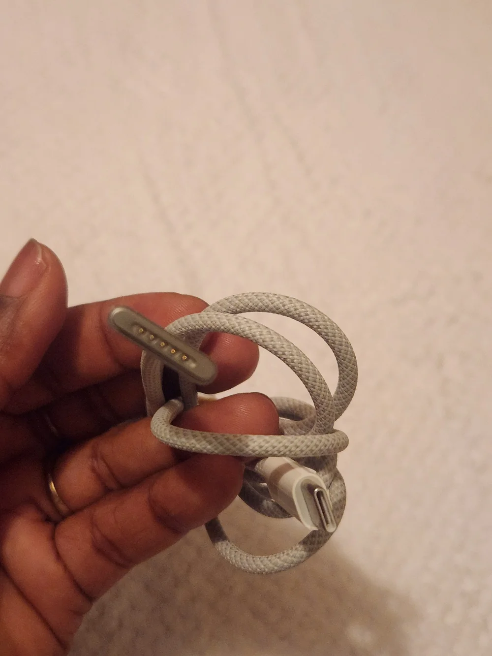 Apple Macbook Pro  Braided USB-C to 30-pin Cable - Light Gray